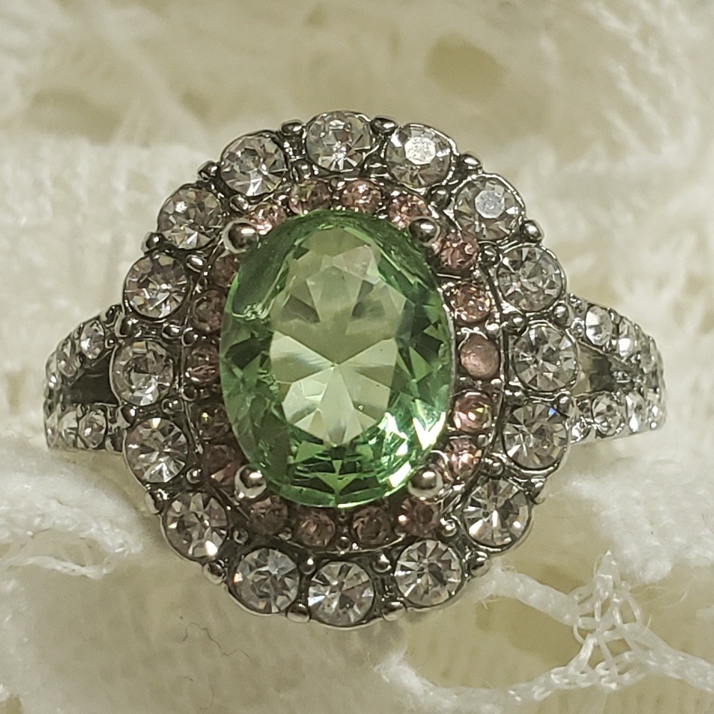 💐New Silver Ring 💚Green Oval w/Pink💗 Accents  s7